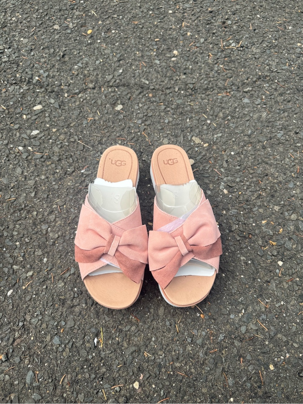 UGG Blush Pink Suede Bow sandals, size 8. Brand new!